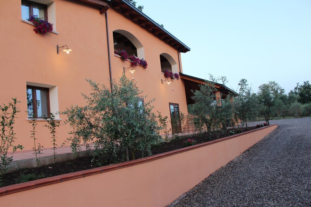 Agriturismo L'Ulivo Падула Екстериор снимка