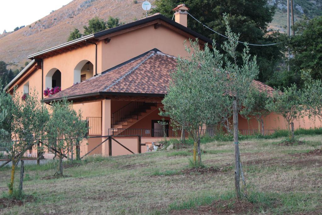 Agriturismo L'Ulivo Падула Екстериор снимка