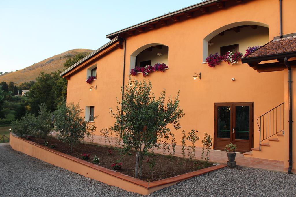 Agriturismo L'Ulivo Падула Екстериор снимка