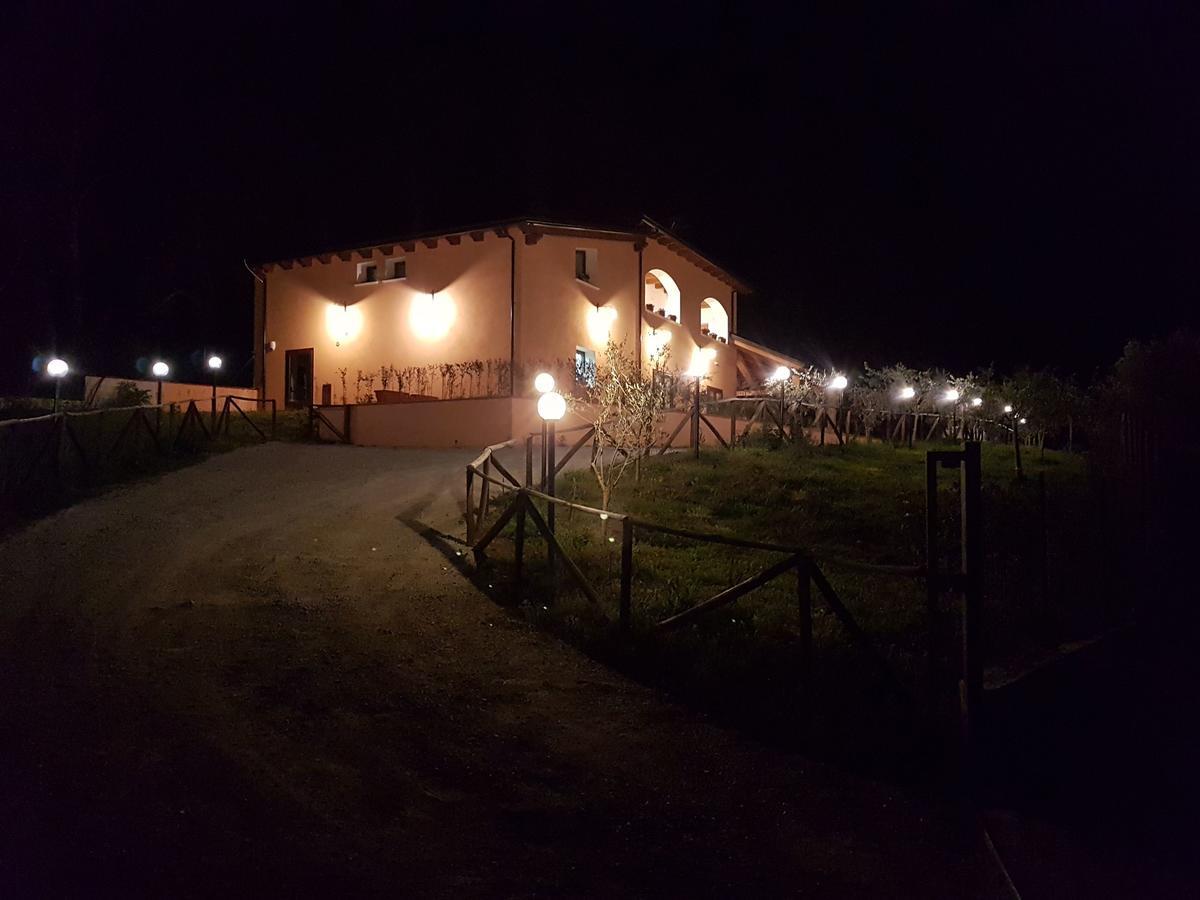 Agriturismo L'Ulivo Падула Екстериор снимка
