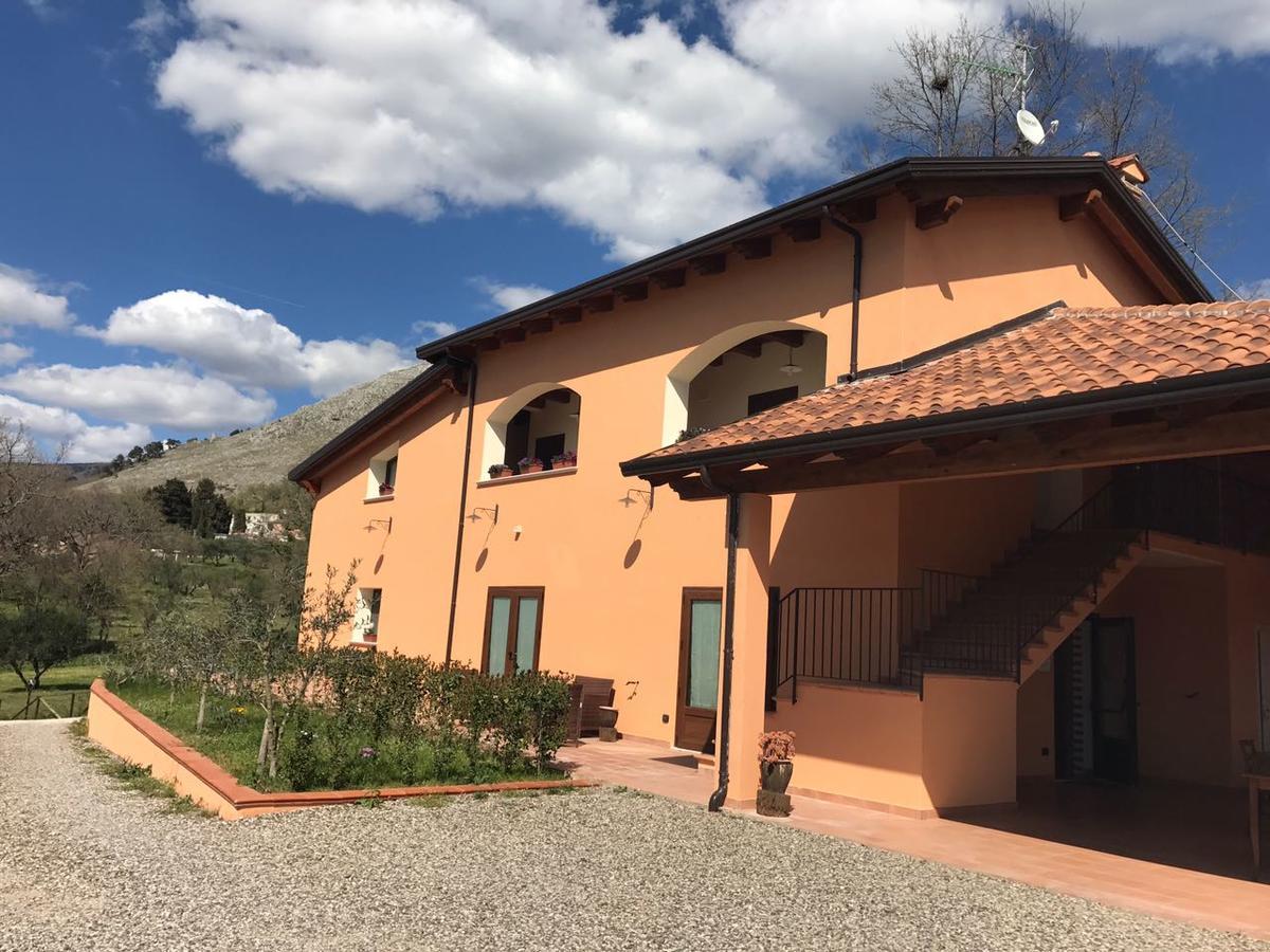 Agriturismo L'Ulivo Падула Екстериор снимка