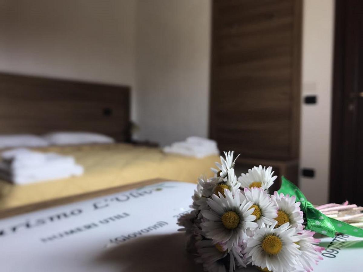 Agriturismo L'Ulivo Падула Екстериор снимка